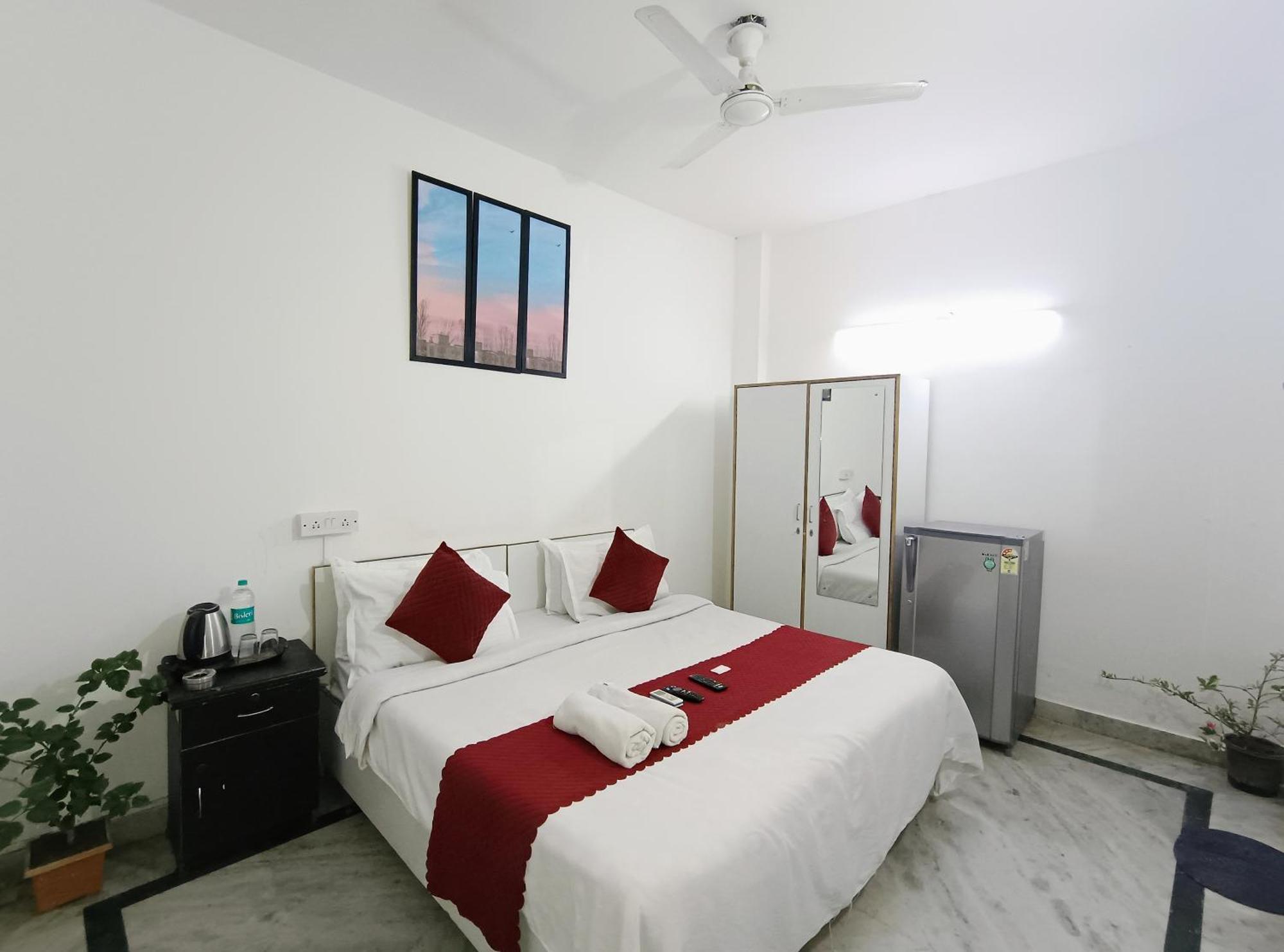 Hotel Hauz Khas Fort View New Delhi Bagian luar foto
