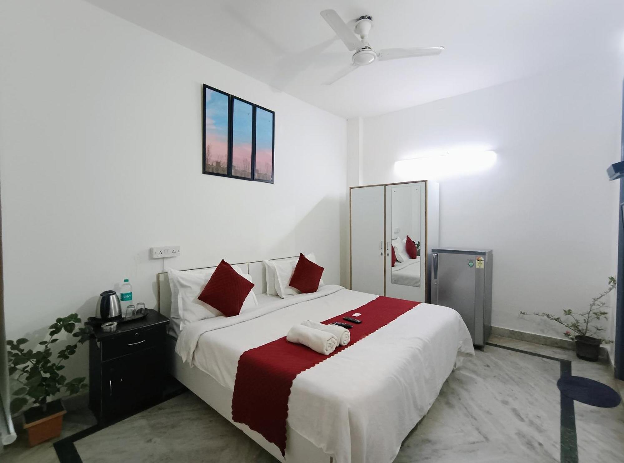 Hotel Hauz Khas Fort View New Delhi Bagian luar foto