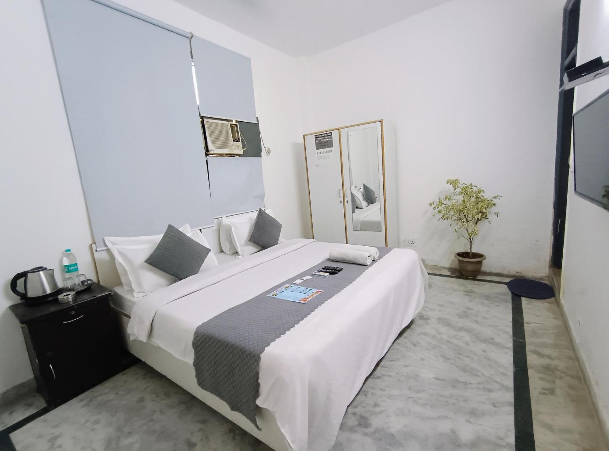 Hotel Hauz Khas Fort View New Delhi Bagian luar foto