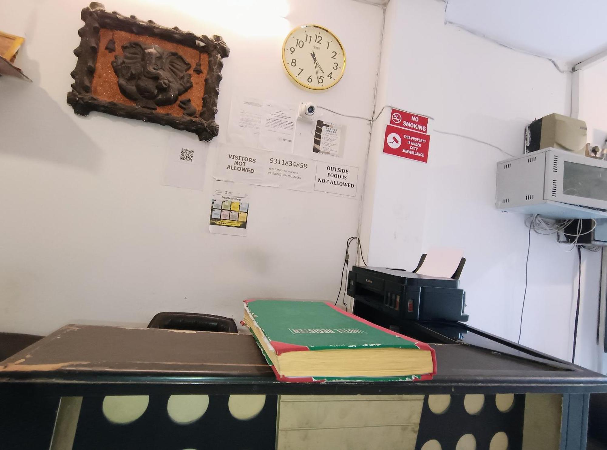 Hotel Hauz Khas Fort View New Delhi Bagian luar foto
