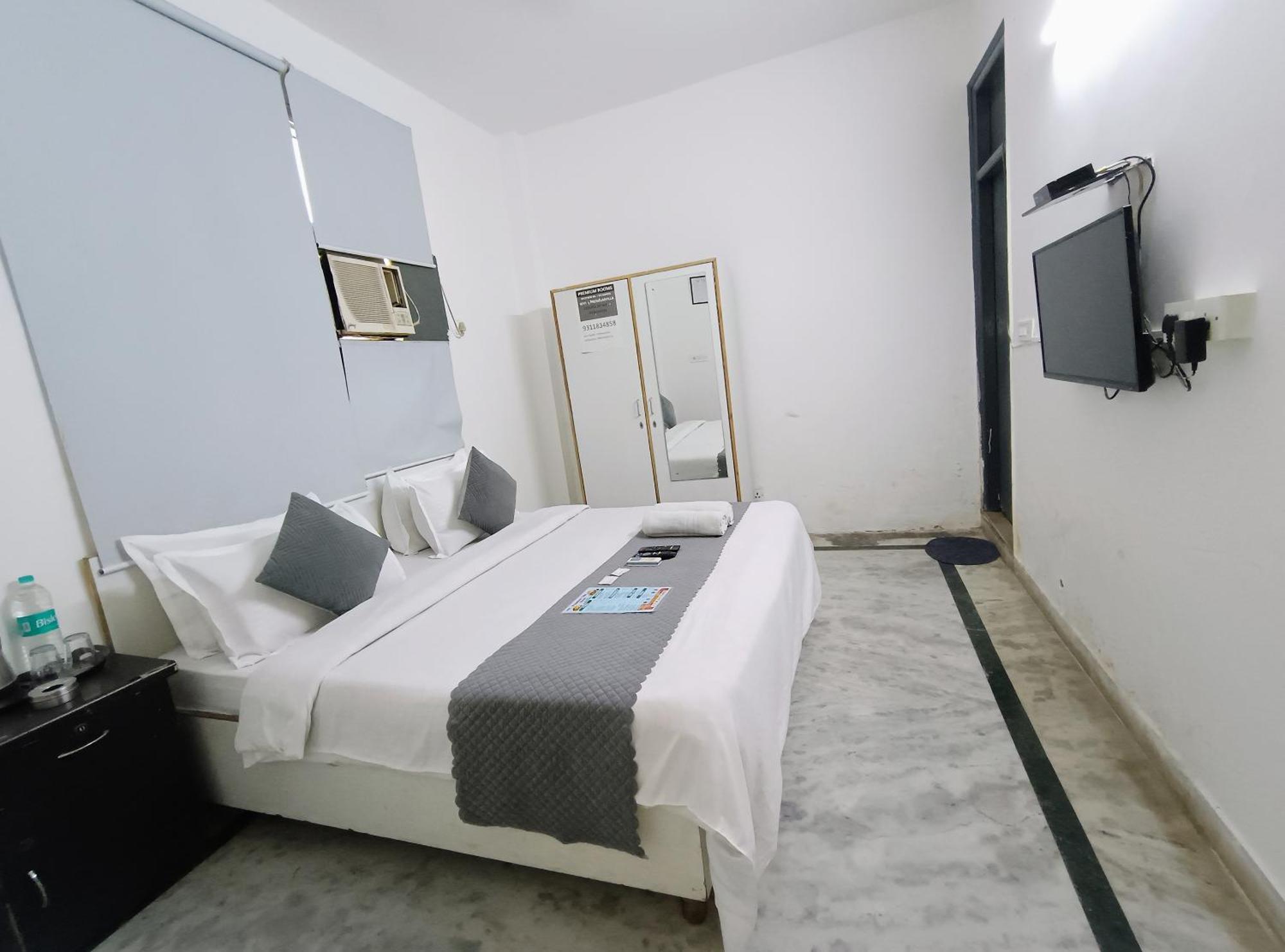 Hotel Hauz Khas Fort View New Delhi Bagian luar foto