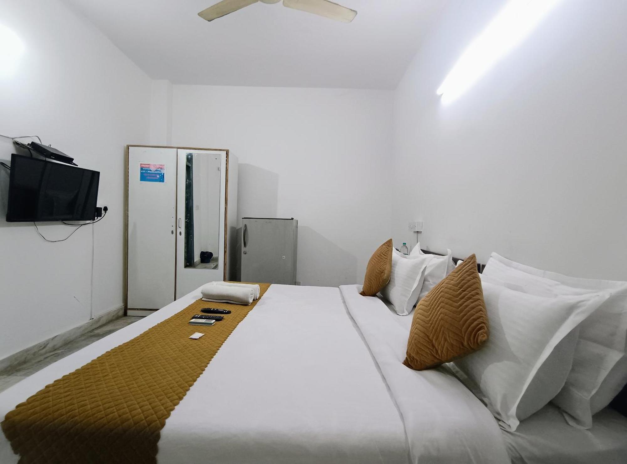 Hotel Hauz Khas Fort View New Delhi Bagian luar foto