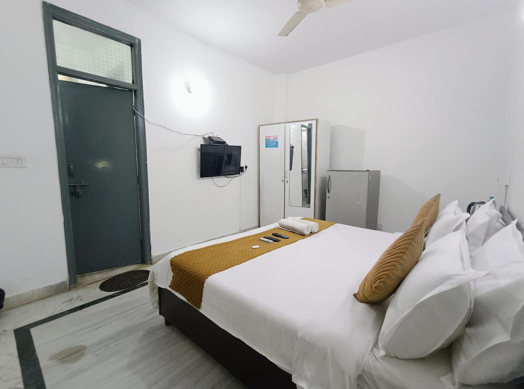 Hotel Hauz Khas Fort View New Delhi Bagian luar foto