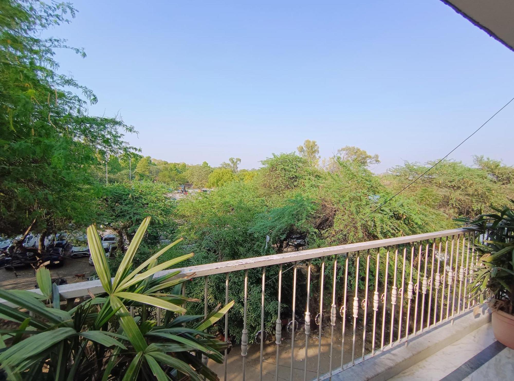 Hotel Hauz Khas Fort View New Delhi Bagian luar foto