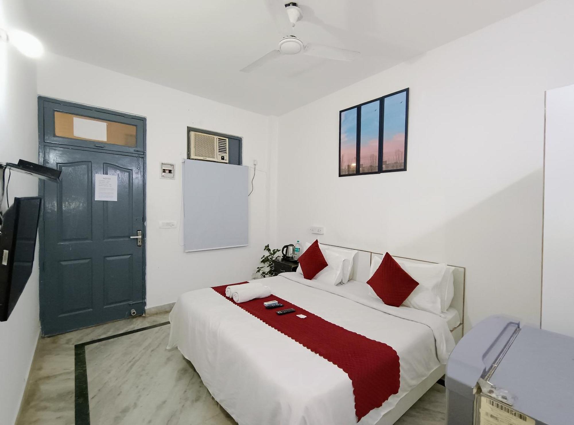Hotel Hauz Khas Fort View New Delhi Bagian luar foto