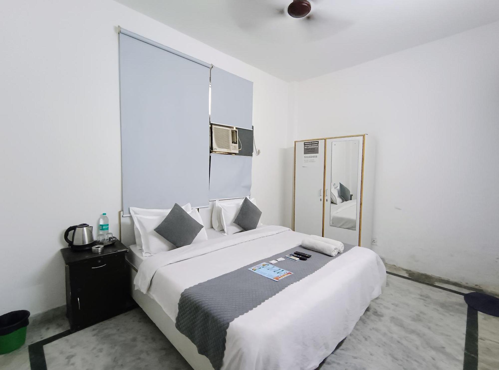 Hotel Hauz Khas Fort View New Delhi Bagian luar foto