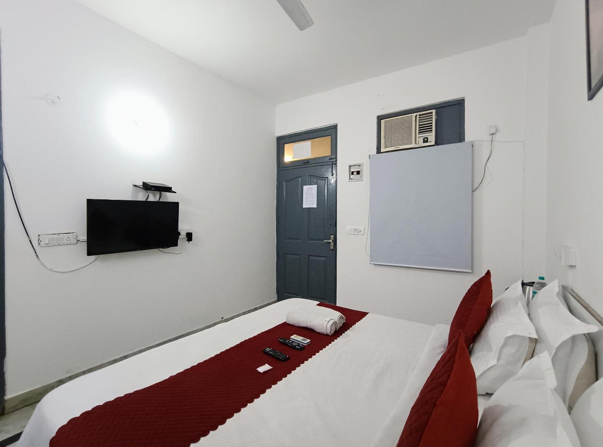 Hotel Hauz Khas Fort View New Delhi Bagian luar foto