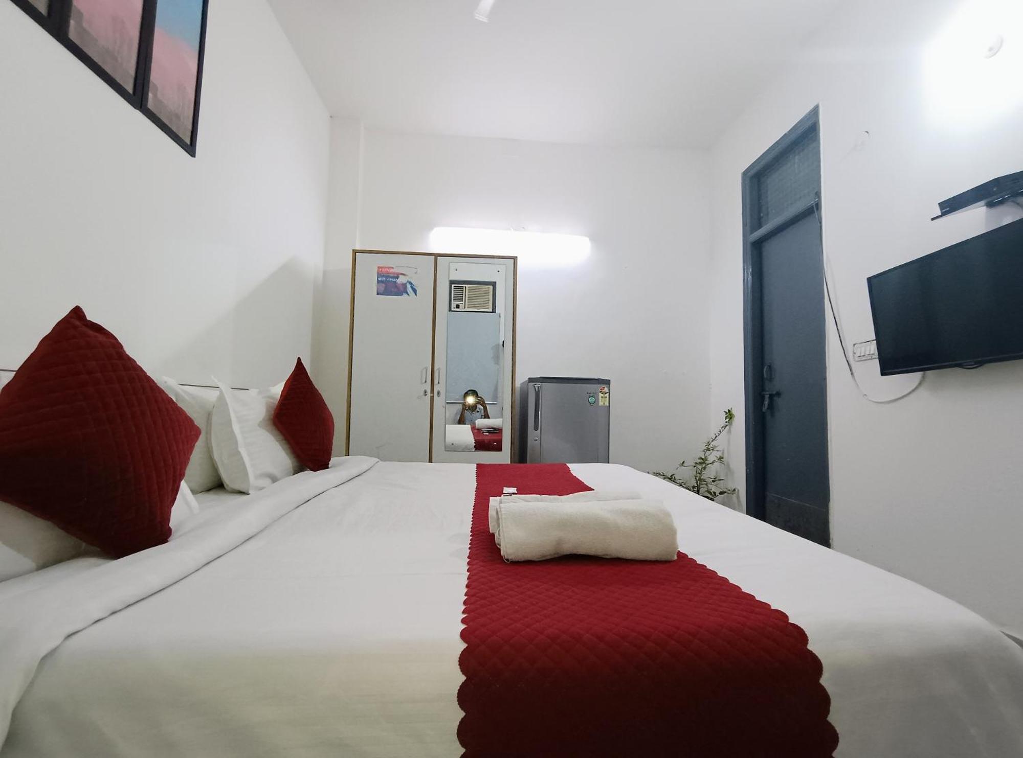 Hotel Hauz Khas Fort View New Delhi Bagian luar foto