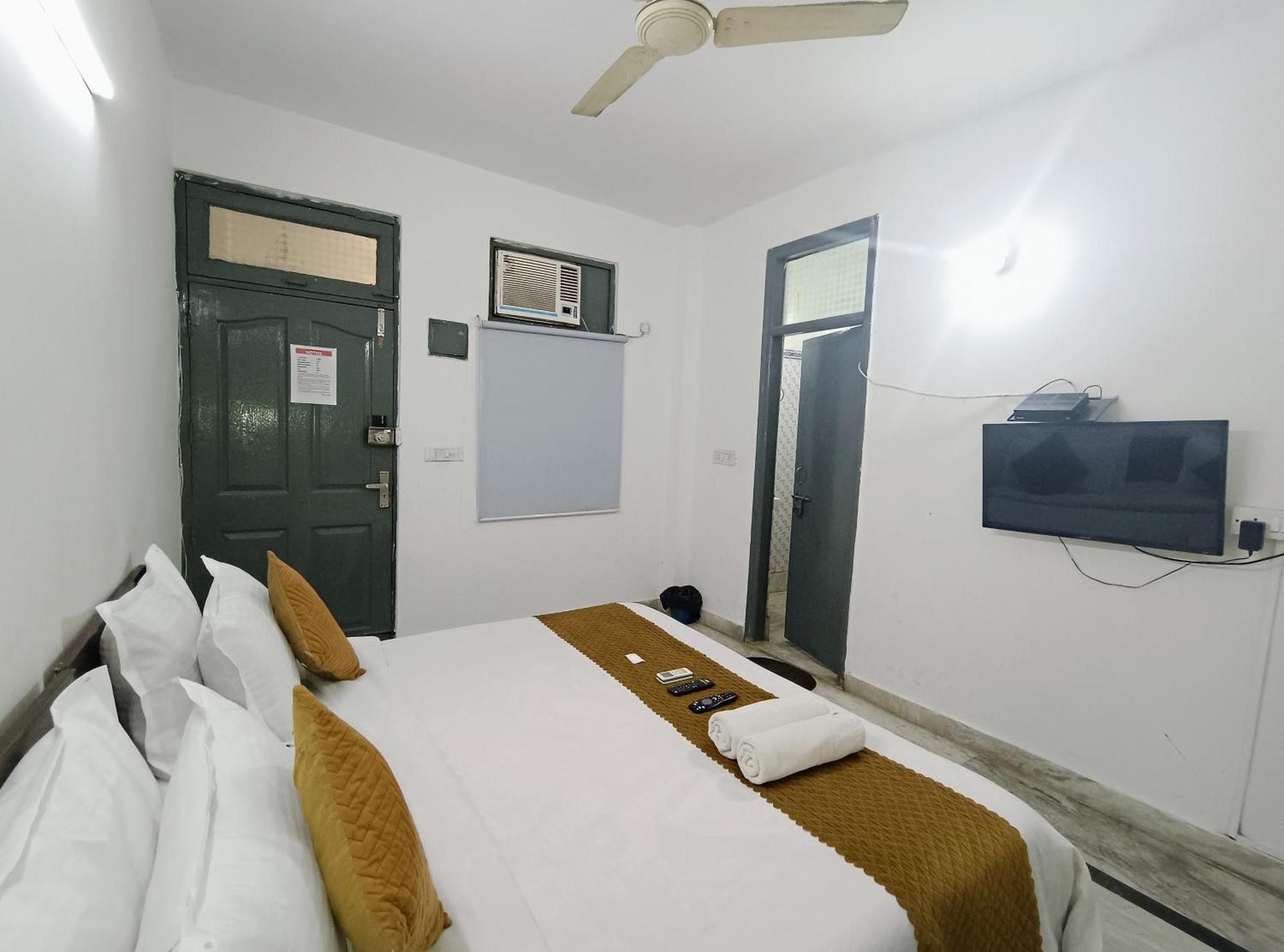 Hotel Hauz Khas Fort View New Delhi Bagian luar foto
