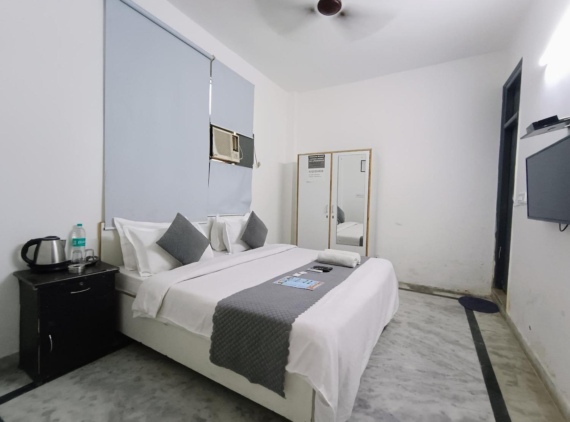 Hotel Hauz Khas Fort View New Delhi Bagian luar foto