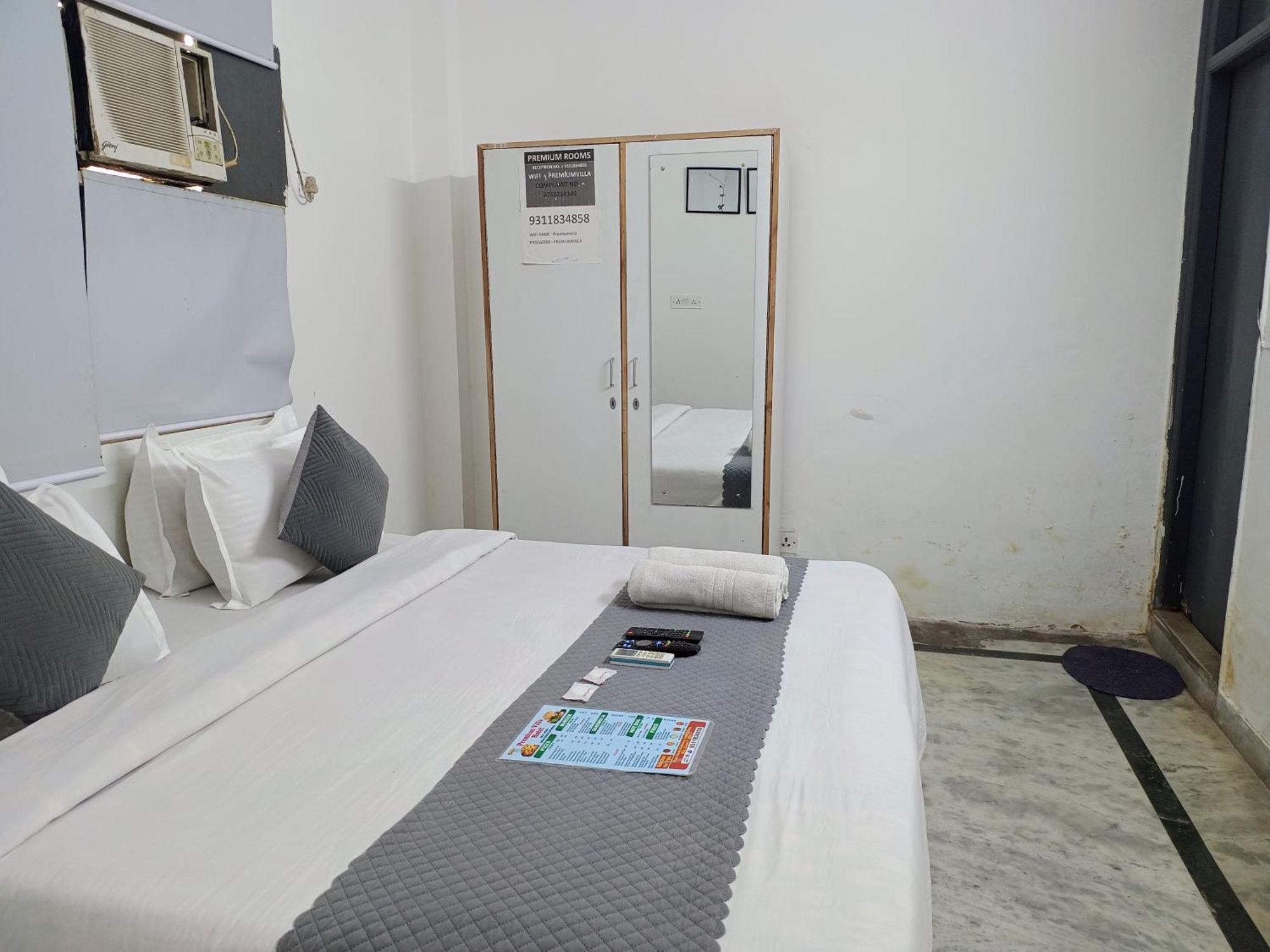 Hotel Hauz Khas Fort View New Delhi Bagian luar foto