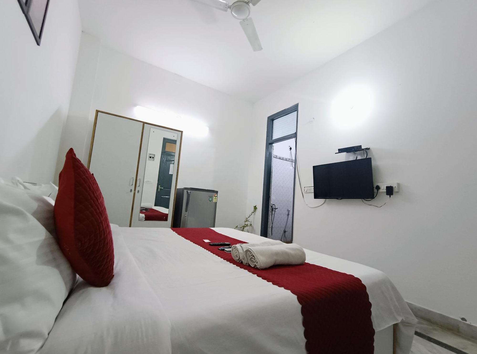 Hotel Hauz Khas Fort View New Delhi Bagian luar foto