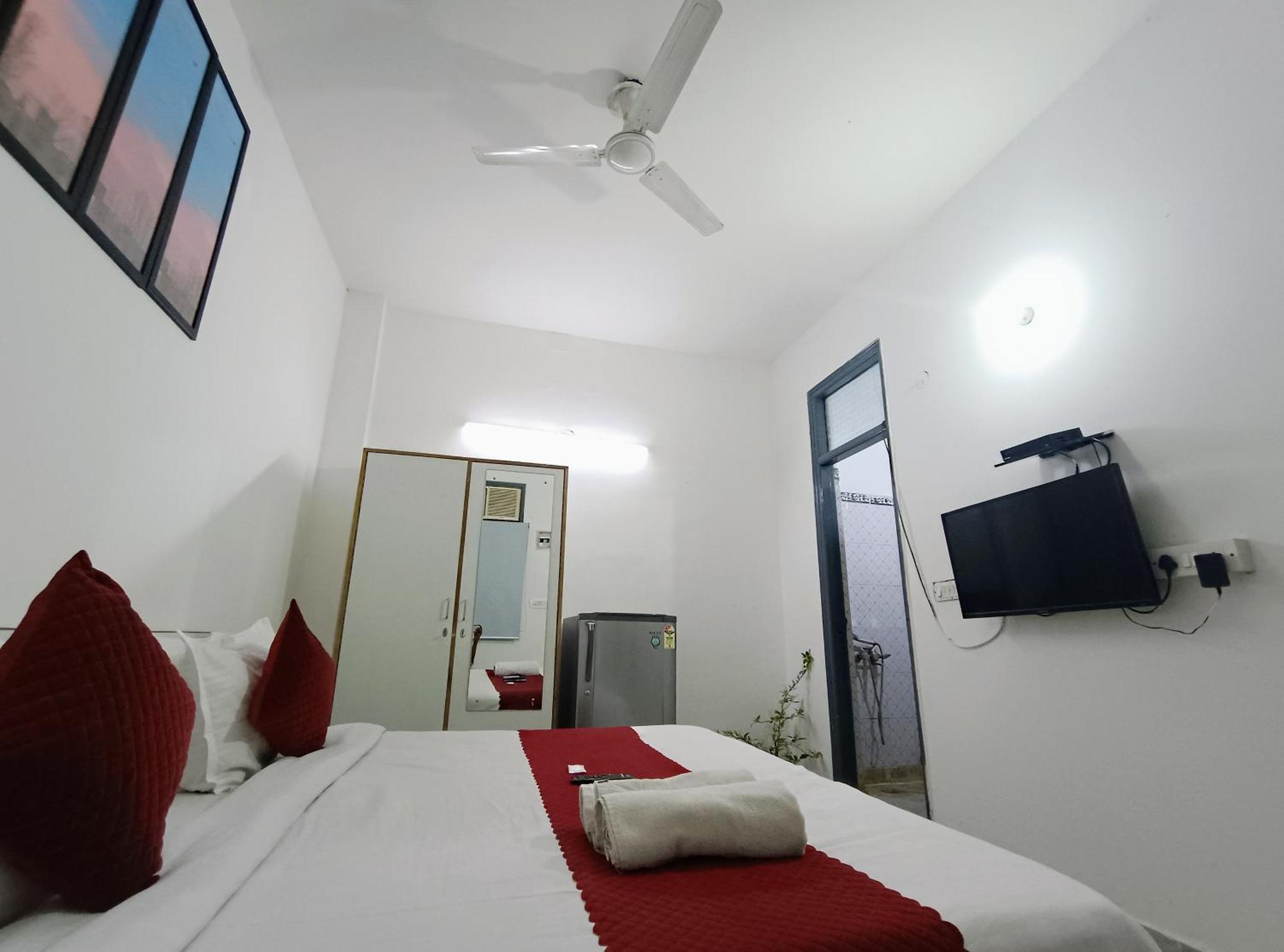 Hotel Hauz Khas Fort View New Delhi Bagian luar foto
