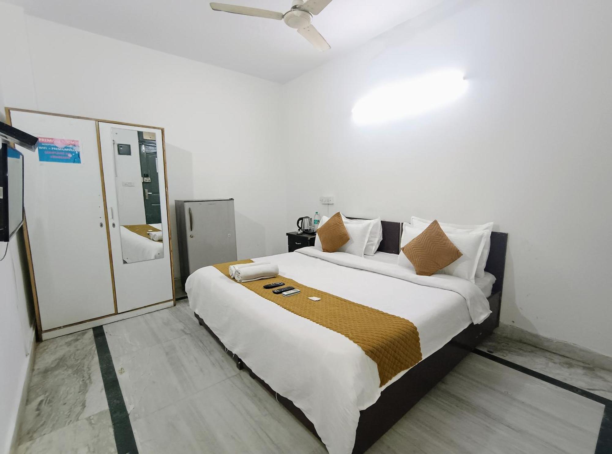 Hotel Hauz Khas Fort View New Delhi Bagian luar foto