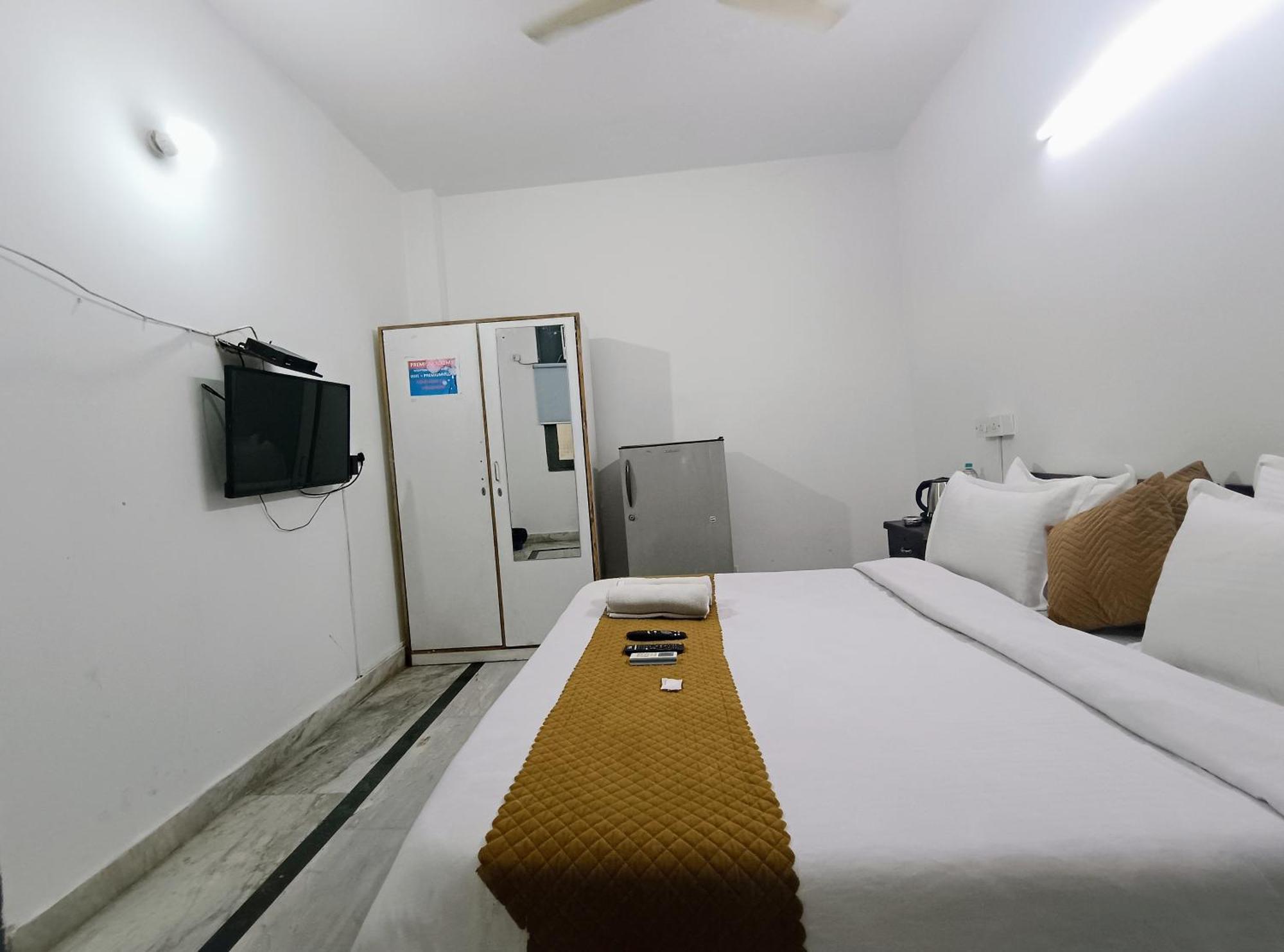 Hotel Hauz Khas Fort View New Delhi Bagian luar foto
