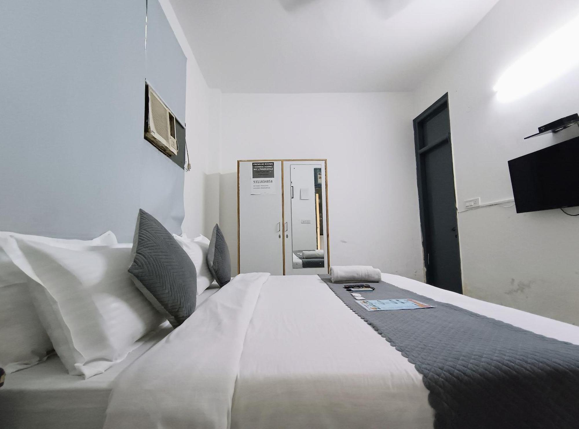 Hotel Hauz Khas Fort View New Delhi Bagian luar foto