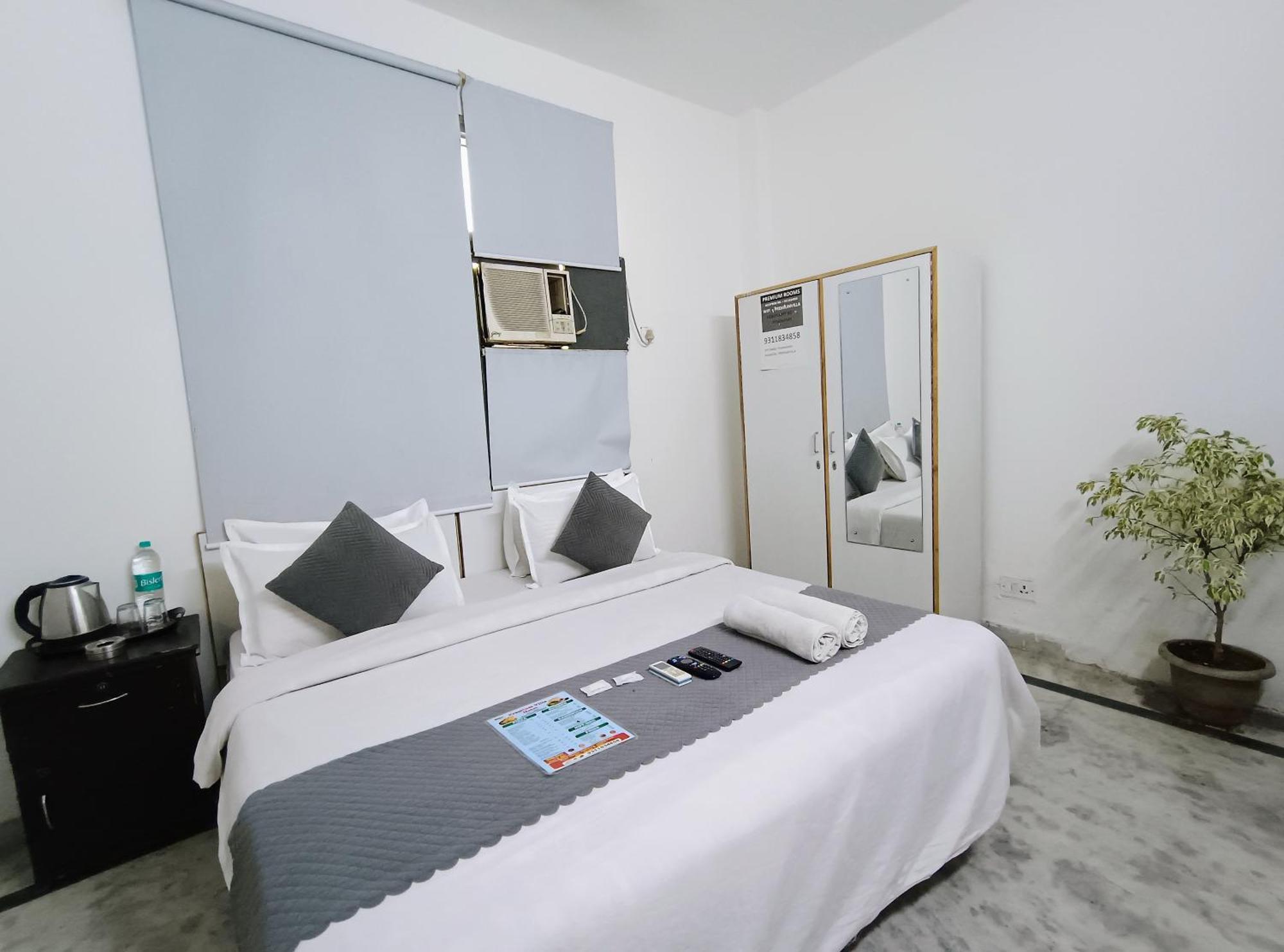 Hotel Hauz Khas Fort View New Delhi Bagian luar foto