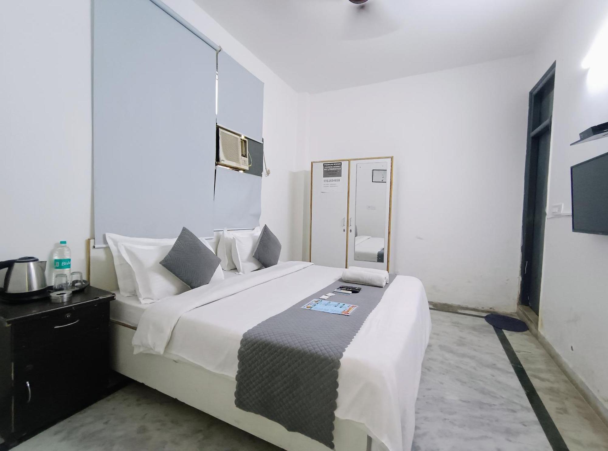 Hotel Hauz Khas Fort View New Delhi Bagian luar foto